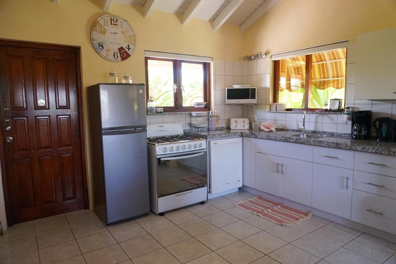 Carinas Studio Apartments Palm Beach Dış mekan fotoğraf